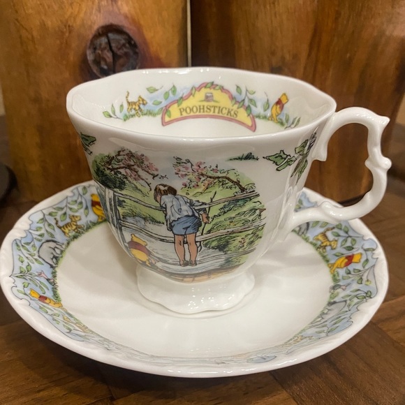 Royal Doulton x Disney tea cup and saucer - Picture 2 of 9